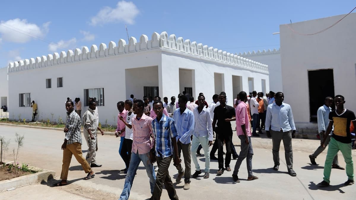 A word and its forms: building Somali search resources