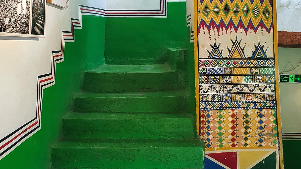 Walls That Speak in Colour