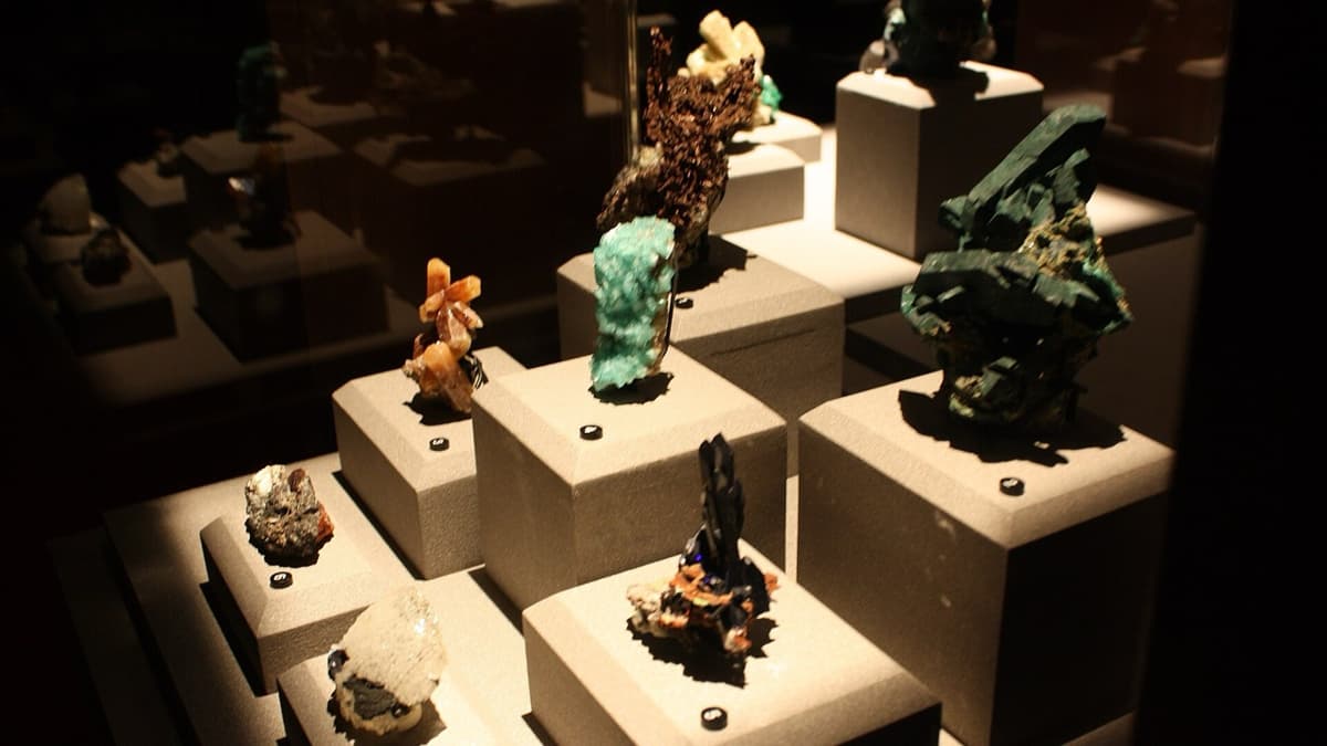 At MIM: on what basis do we classify minerals?