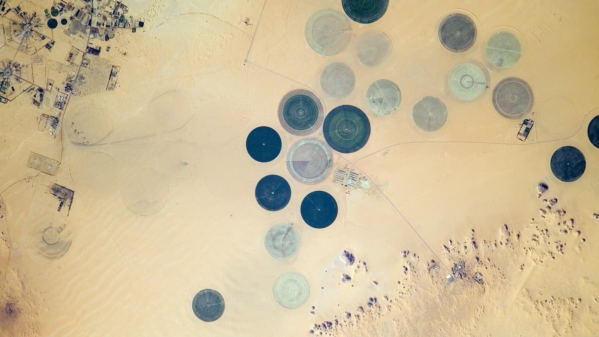 Kufrah’s circles: what a satellite image can reveal