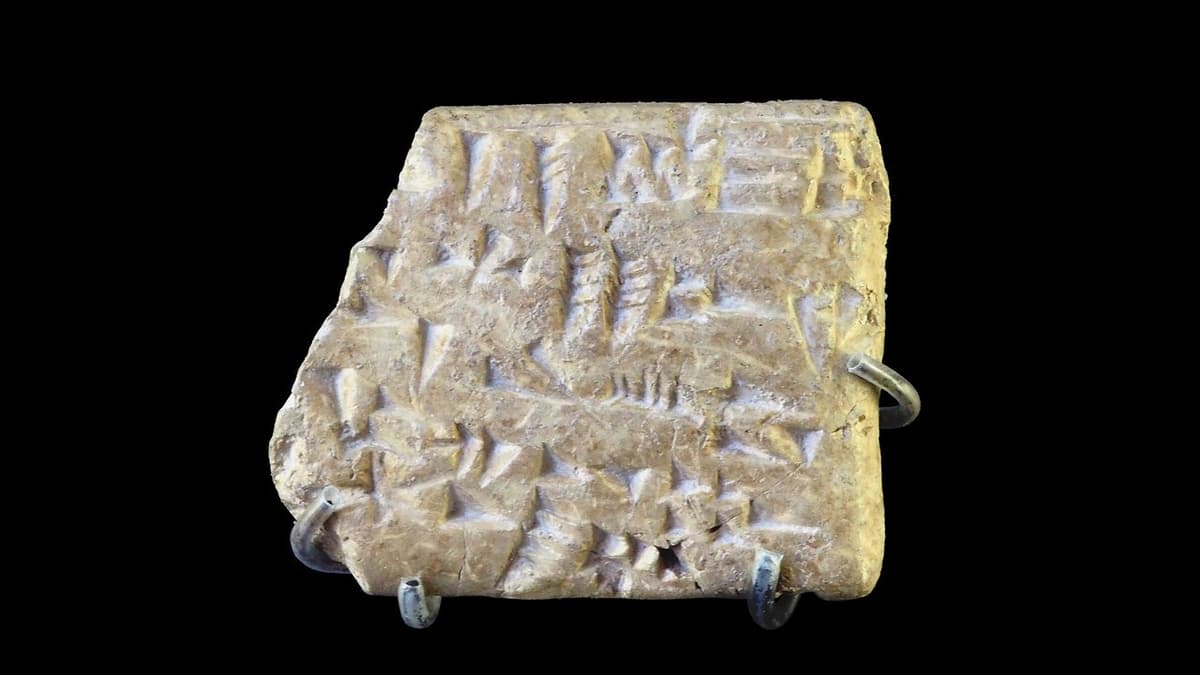 The Ugarit tablet: thirty letters in clay